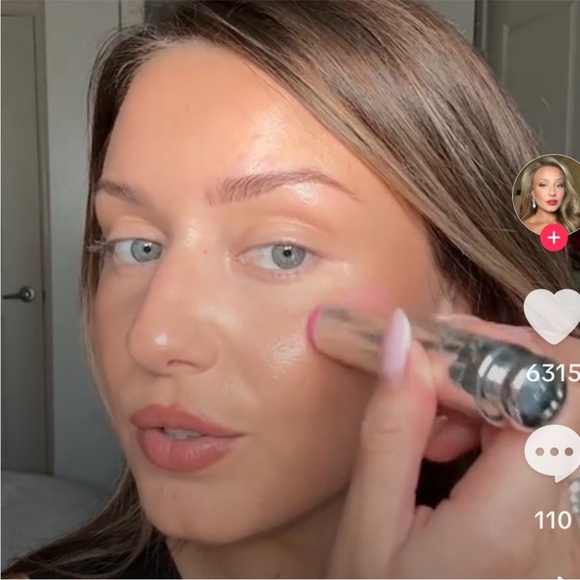 Dior Rosy Glow Blush Stick in 001 Pink - Picture 5 of 6